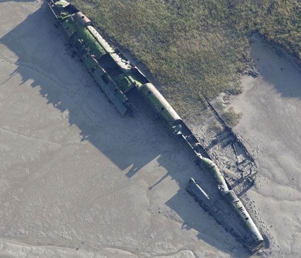 『军事演习』中国潜艇刚冒头，瞬间被战舰切两段，24名官兵当场罹难