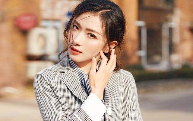 万茜|被全网打假，她真的不尴尬吗？