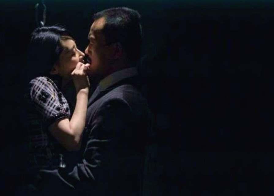 廖凡|许晴跟廖凡地牢戏被删除,当时差点假戏真做,在失控边缘不断探视