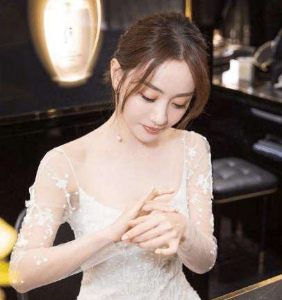 佛系|她是“最佛系”女星，一年仅拍两部戏，却无人说她“耍大牌”！