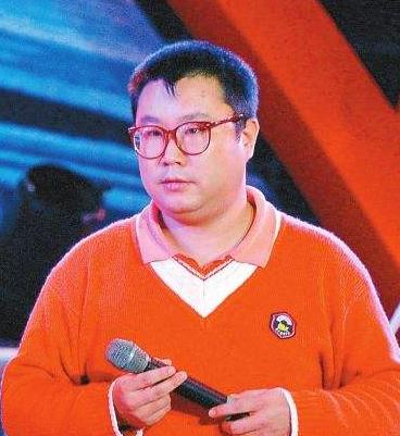 尹相杰|著名歌手尹相杰近况:瘦成“皮包骨”认不出,紧随于文华像“跟班”