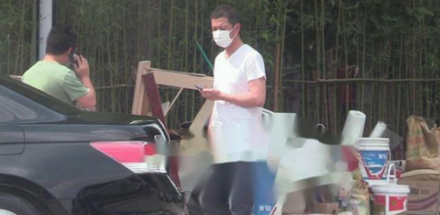 本田冠道|传生意低迷后，李亚鹏4S店看千万级豪车，多次趴窗咨询却空手而归