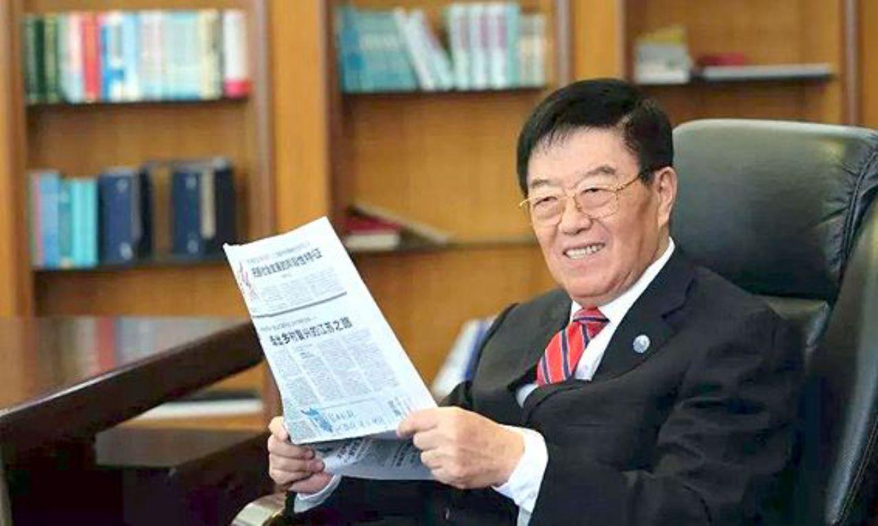 市值 年赚700亿公司却不上市，强制买回员工股份，都是在为儿子做打算？