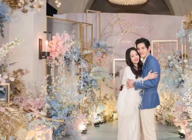 郭碧婷|郭碧婷回娘家庆生，数人围坐小木桌家中太老旧，只吃快餐显辛酸