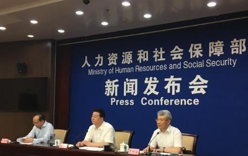 『人力资源和社会保障部』教师工资低?终于等到人社部给教师送出大福利:2020年涨工资!