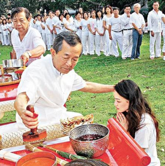 张国荣|张国荣见白龙王却惨遭拒绝，白龙王事后回应：他骨头太轻，命薄！