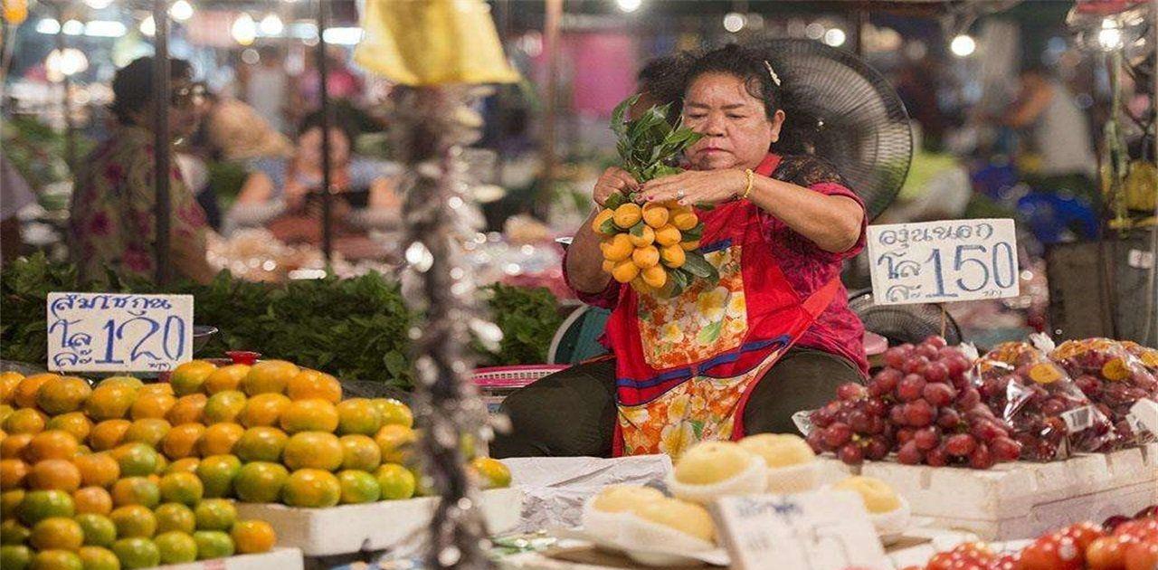 「泰国」泰国榴莲腐烂没人要？中国游客愤怒表示道：看看牌子上写了啥！