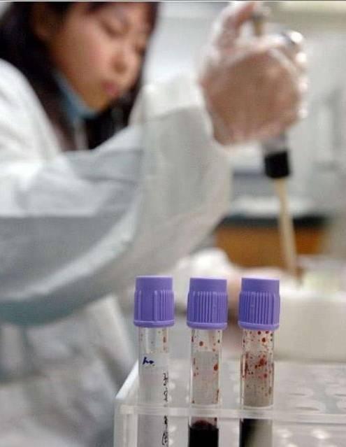 融媒看看 女兒太美，爸爸懷疑非親生，做親子鑒定后全家傻眼，爸爸：后悔了