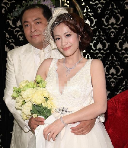 柯以柔|她凭借《薰衣草》出道,离婚后独带3娃拼生计,活像悲剧女主角