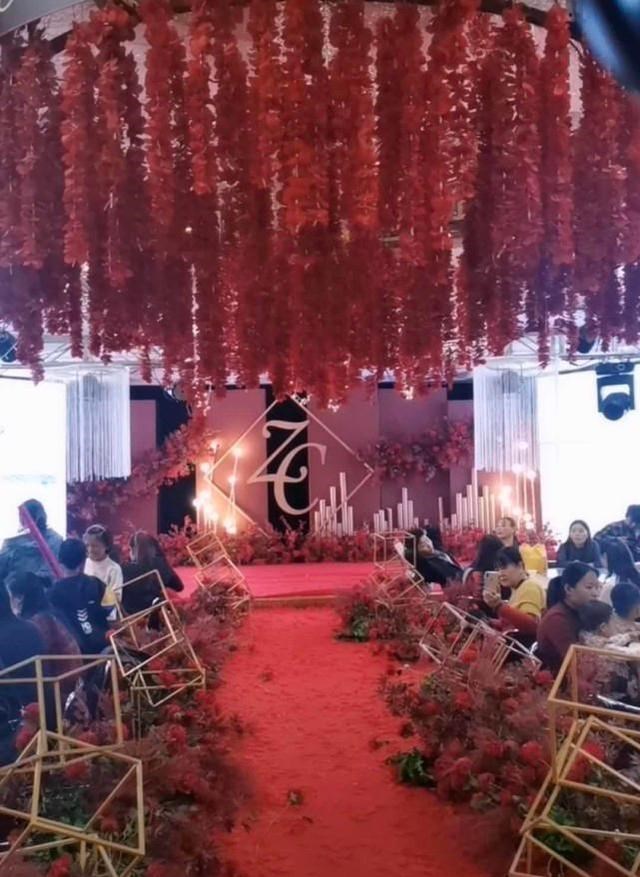 朱之文|朱之文儿子结婚,婚礼现场满满的商业气息,合影时岳父一脸不满意