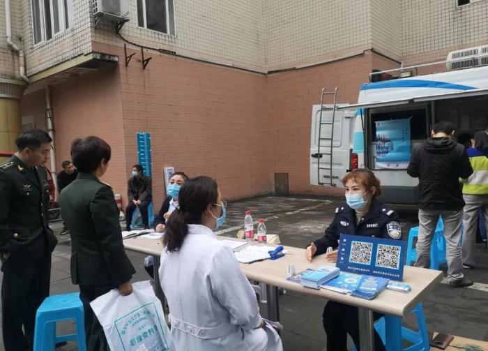 民生警务|民生警务丨沙坪坝车管所上门服务新桥医院