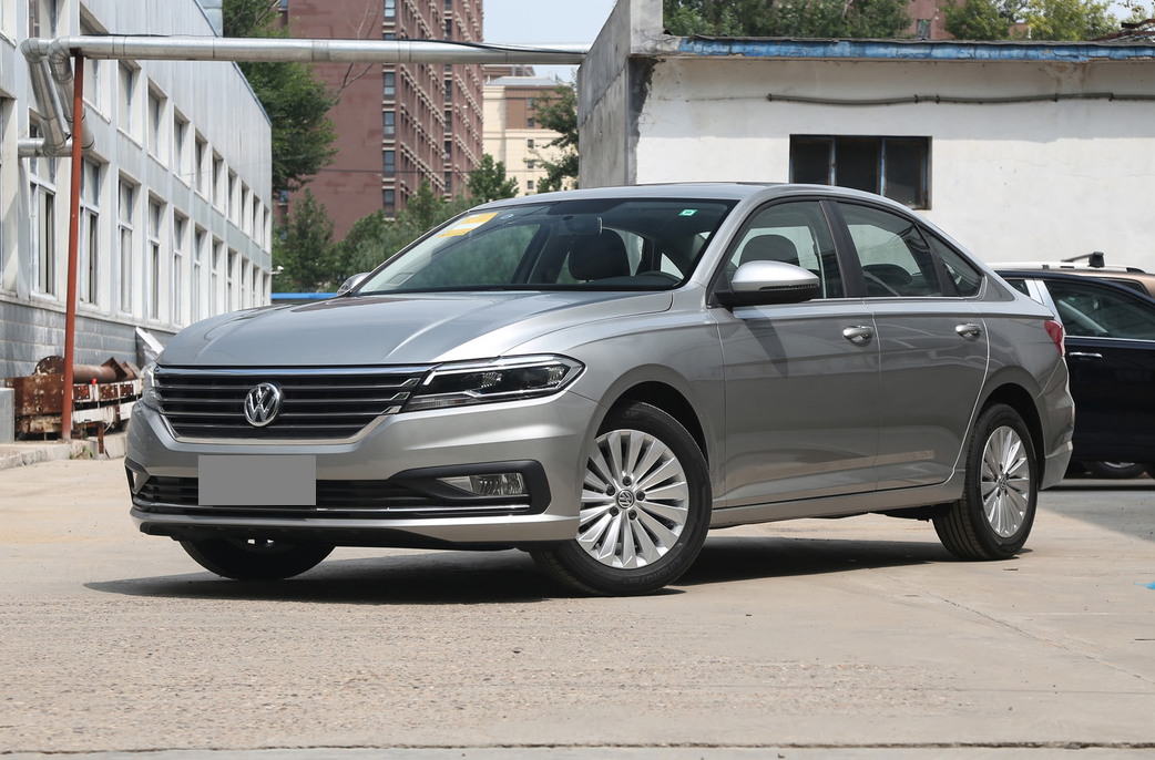 大众朗逸@1年卖出51万辆，3年只换雨刮条，车标是老百姓最爱