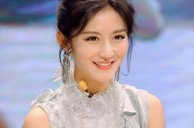 梁艺|突发意外！著名主持人化妆时后背突然剧烈疼痛，5分钟内全身瘫痪