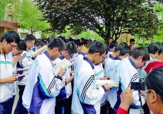 「斯坦福」消息确凿！美国二十八所世界名校拒绝录取大陆学生，斯坦福回应！