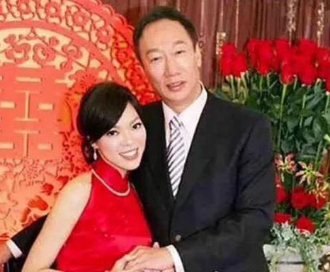 [赌王]26岁嫁给65岁富豪，10年生下5个孩子，丈夫每月给她十几万却不要