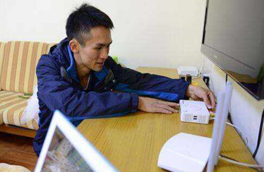 宽带师傅:“路由器”不把它关掉,百兆宽带也成龟速