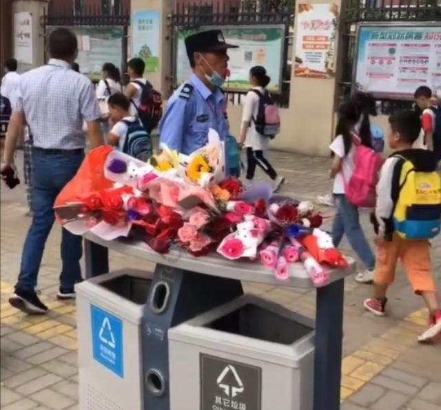 教师节|教育局回应“能不能送花”后鲜花惨遭丢弃,老师:快取消教师节吧