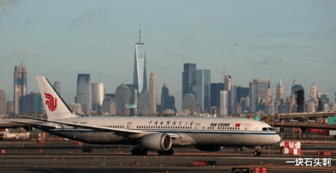 美国：孤注一掷！美国确诊超200万，特朗普作出疯狂决定：誓与各国“共存亡”