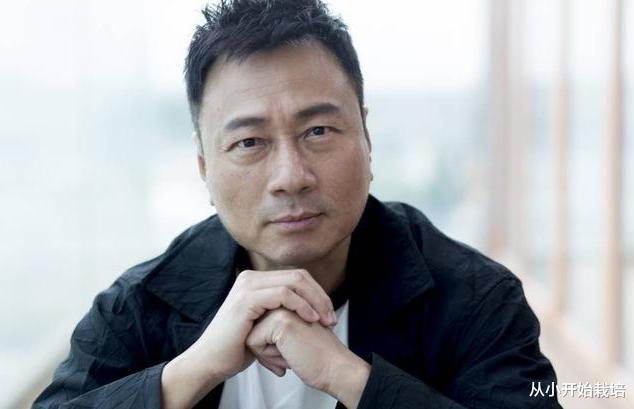 黎耀祥|黎耀祥抛弃相恋11年发妻，转身娶了梁耀莲，坦言：感情中没有对错