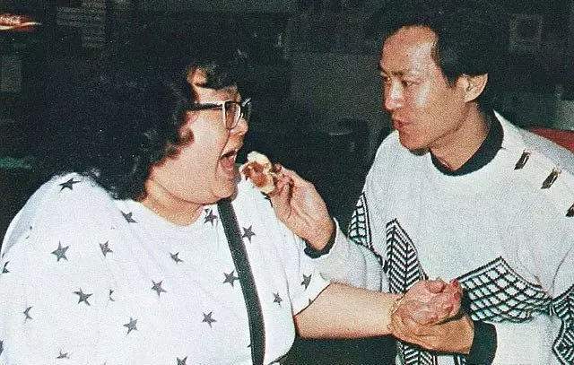 邓光荣|邓光荣曾经替义妹沈殿霞出头，去找官晶华算账，结果被竹联帮吊打