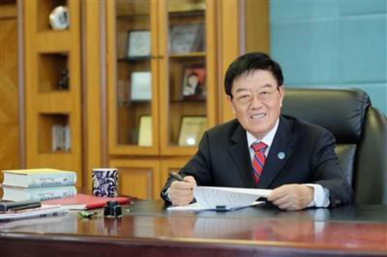 市值 年赚700亿公司却不上市，强制买回员工股份，都是在为儿子做打算？