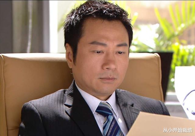 黎耀祥|黎耀祥抛弃相恋11年发妻，转身娶了梁耀莲，坦言：感情中没有对错