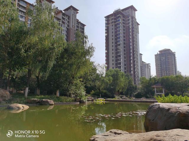 荣耀x10|90Hz屏幕+5G手机不到两千块就能入手！荣耀X10表现究竟如何？