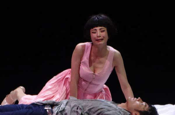 章子怡|当40岁殷桃撞上41岁章子怡，网友：原来这就是扮嫩与真嫩的区别