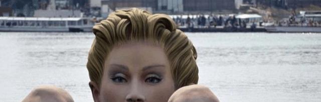 「玛丽莲·梦露」英国“最污”的雕像，每天吸引万名游客观赏，女游客不让老公看