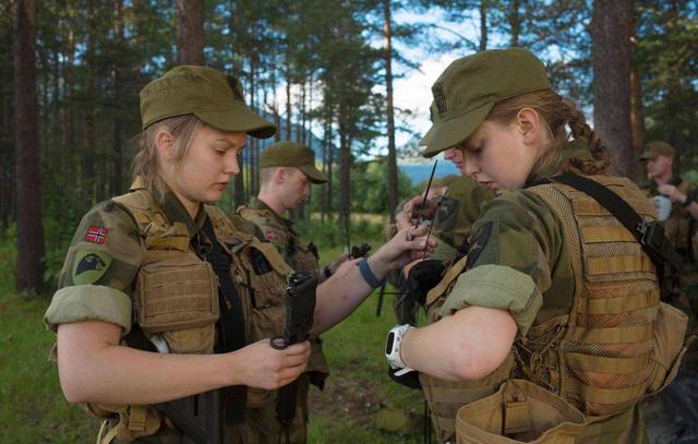 挪威▲看到挪威训练女兵的方式，家属看到还能不拼命？太残忍了