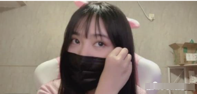 一条小团团|斗鱼一姐小团团露脸直播，颜值、体重双双翻车，这是第二个乔碧萝？