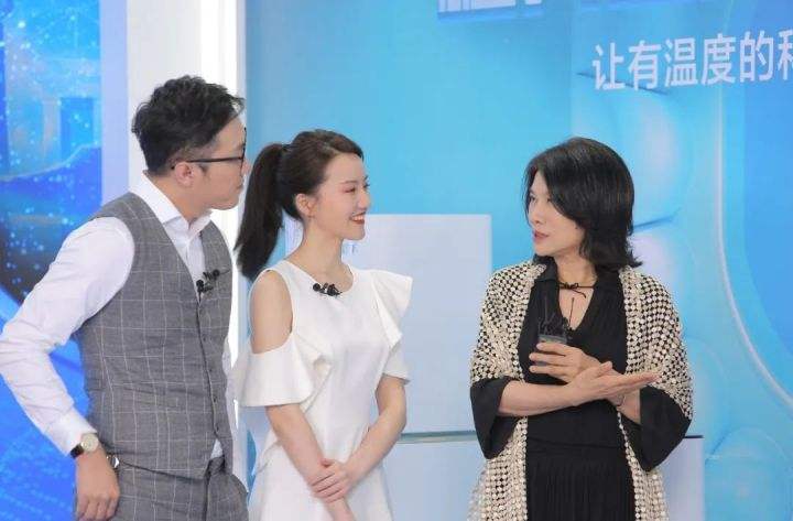 带货■董明珠抖音直播才卖23万，为何在快手3个小时卖出3.1亿？