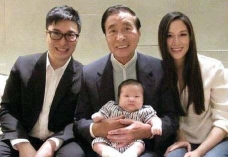 李家成|李兆基给儿子取名李家成，李嘉诚给孙子取名又扳回一城，确实厉害