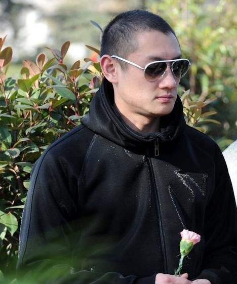 汪雨追到香港找张敏,向华胜突然出现:来我的地盘,看你还能如何