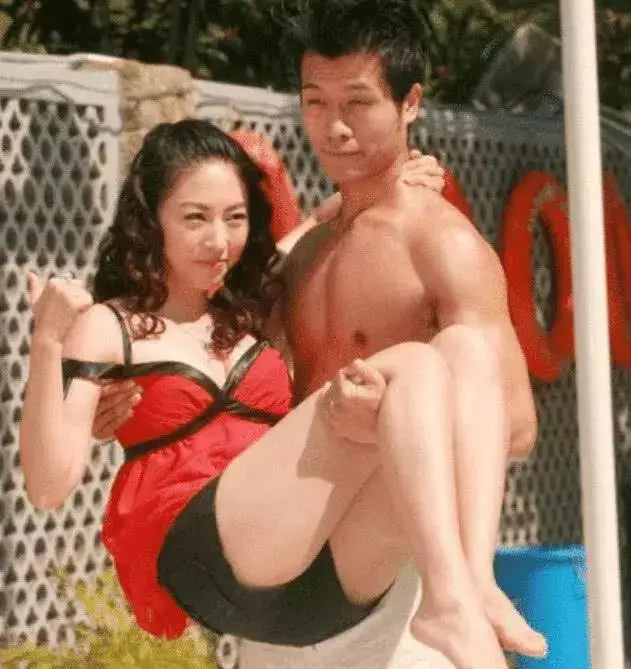 虚竹|她是“虚竹”老婆，演50部戏依然火不起来，如今安心在家带孩子