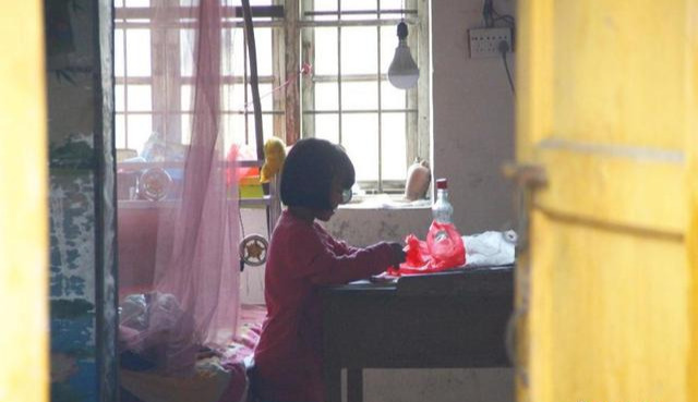 女孩|女孩高考只考47分，爷爷含泪提出复查试卷，看到试卷后全家沉默了