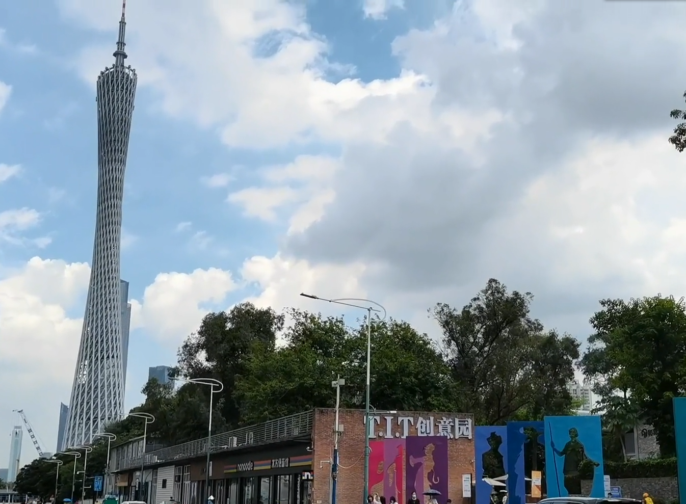 微信|拥有12亿用户的微信、总部为何不设在深圳,而是在广州居民楼?