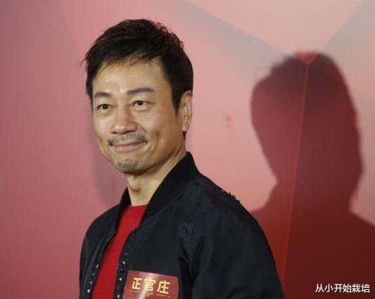 黎耀祥|黎耀祥抛弃相恋11年发妻，转身娶了梁耀莲，坦言：感情中没有对错