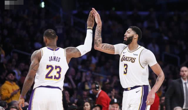 湖人队@1-3大逆转！湖人逆转雄鹿夺冠，浓眉有感而发，球迷调侃历史第二