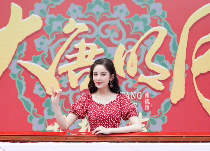 古力娜扎|每次恋爱都被前任“泄照”，古力娜扎注定要为自己的过去流泪？