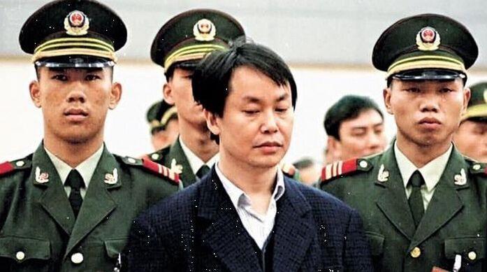 何鸿燊|他能勒索李嘉诚10个亿,却败给了赌王何鸿燊!为此还搭上了自己