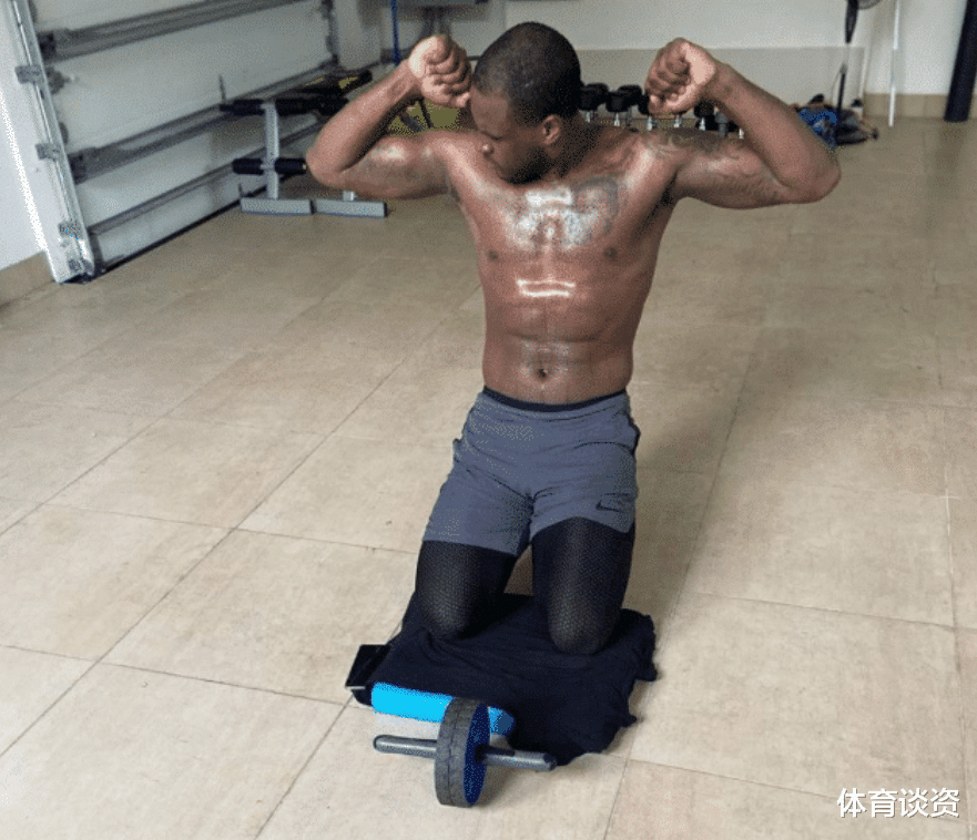 [湖人队]湖人全员减肥！244斤内线也变瘦了，瘦成筋骨人，多人减重提速拼了