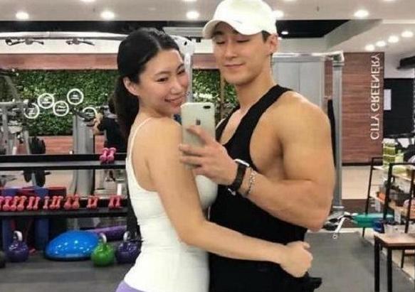 咸素媛|42岁阿姨倒追25岁小鲜肉，婚后生下双胞胎，与老公看似同龄人