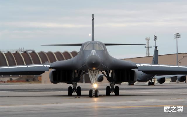 「美军」美军两架B-1B轰炸机突然闯入挑衅,专家:是时候出动歼8了