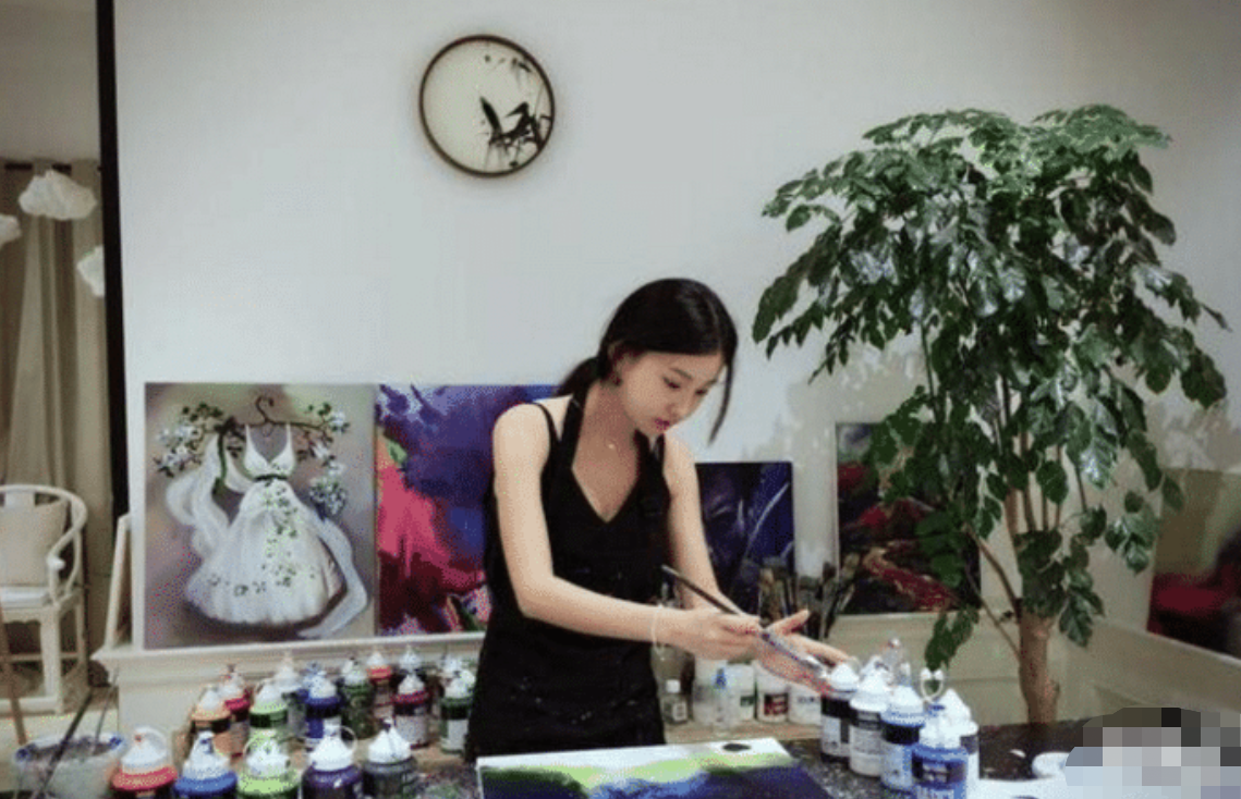 「王晶」曾是王晶导演的“御用”女郎，现在的状态如何？看完生活照后沉默了