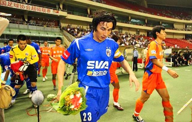 李玮锋▲李玮锋下家浮出水面，四大中超豪门任君挑选，不愧是国足名宿！
