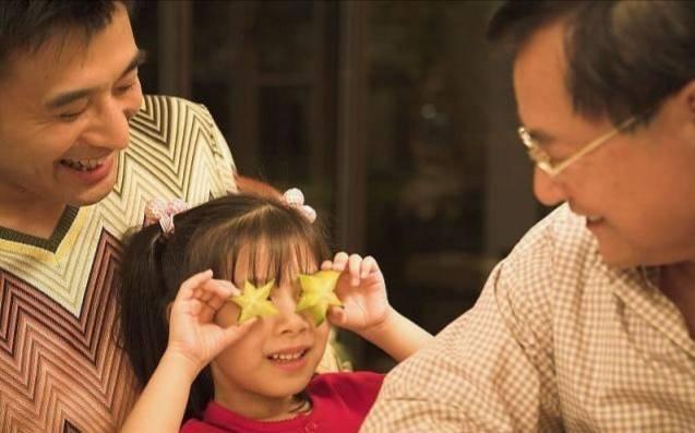 融媒看看 女兒太美，爸爸懷疑非親生，做親子鑒定后全家傻眼，爸爸：后悔了