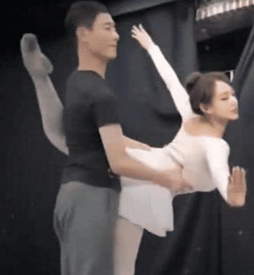 程潇|程潇发育过猛了吧?穿芭蕾舞衣“开弓”一刹,“奶潇”名副其实!