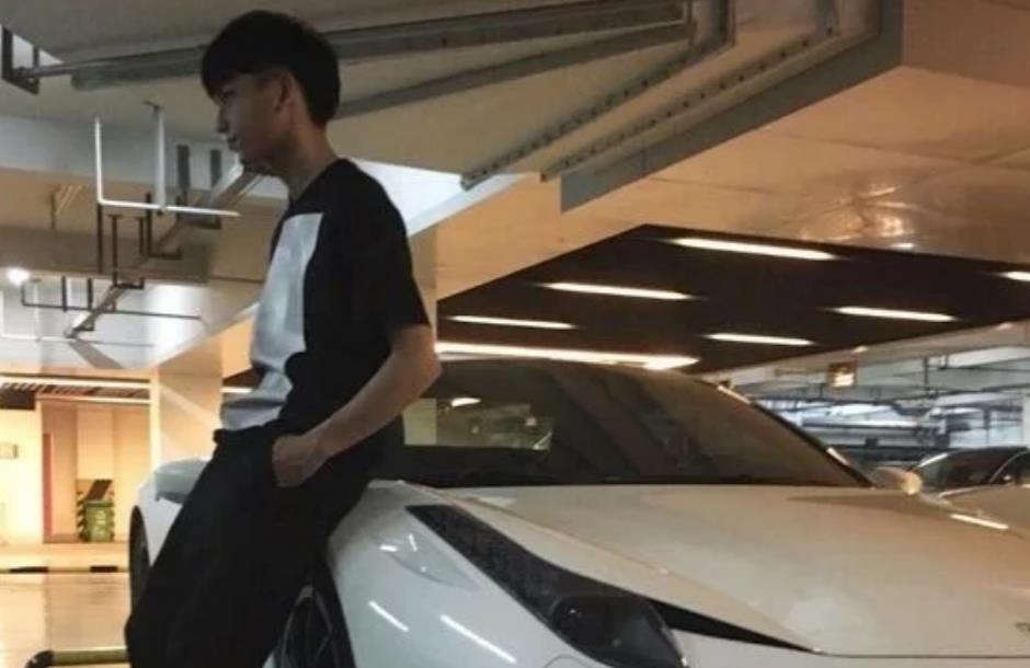 陈赫|还记得因毕业照走红的现实版“肖奈”和贝微微吗?4年后成了这样