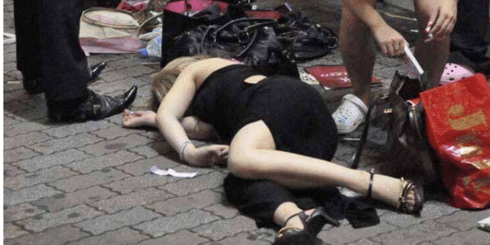 日本▲日本人街头酒醉后显露的各种丑态，让你看看真正的日本